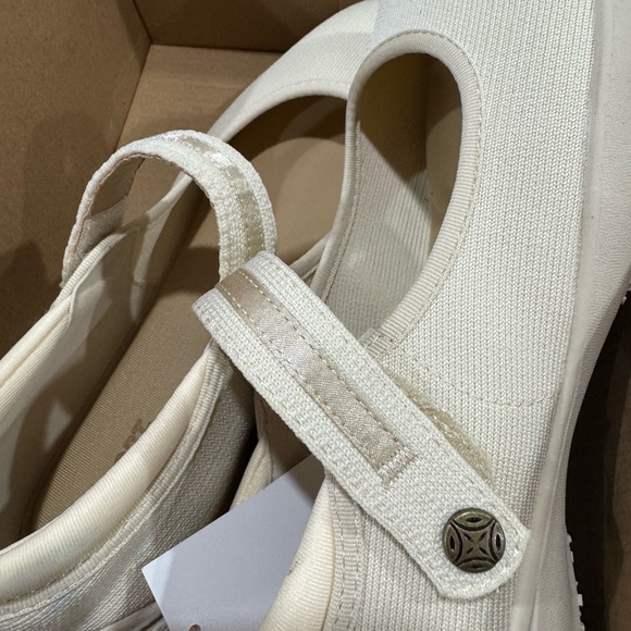 New🌿 J Sport Women's Melody Mary Jane Cream Shoes - Picture 6 of 16